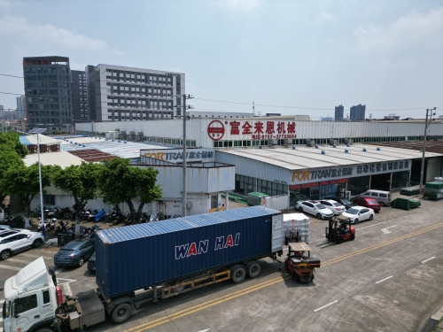 当社の自動化製品の 1 つのコンテナが本日米国に出荷されます。